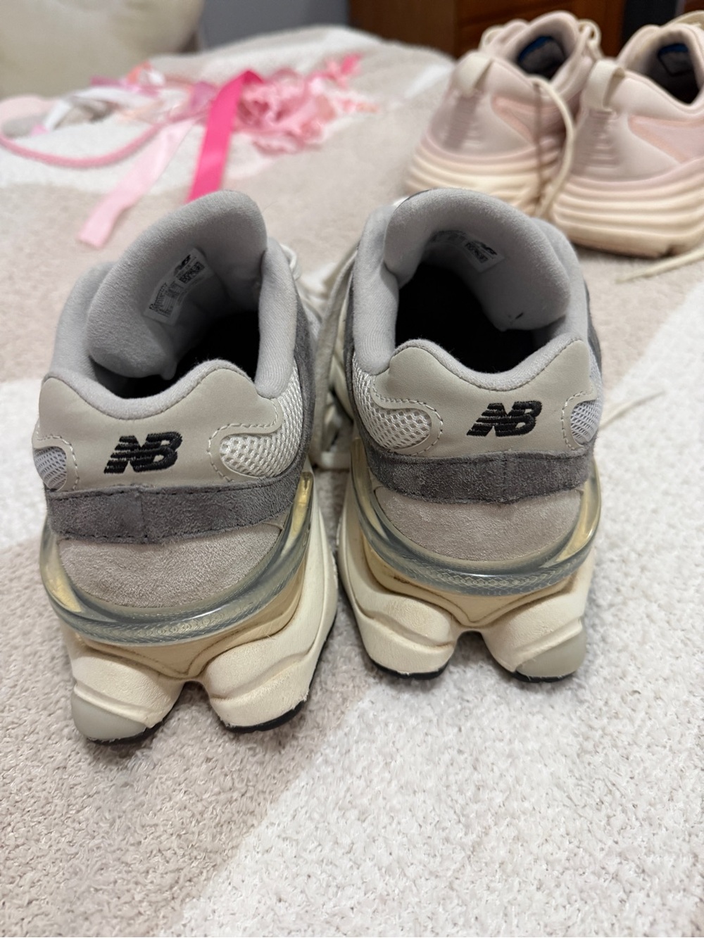 Women’s New Balance 9060s size 6 - Picture 3 of 5